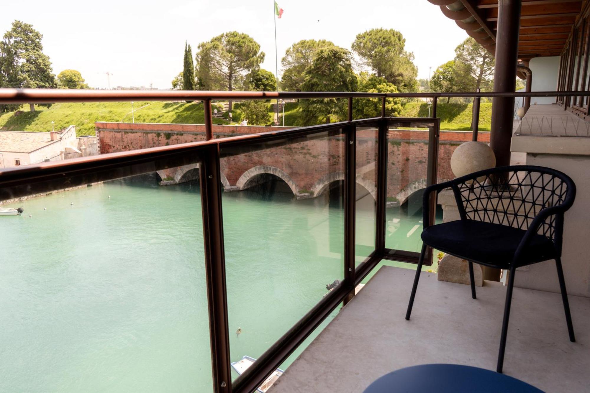 C House Rooms Lake Peschiera del Garda Exterior foto